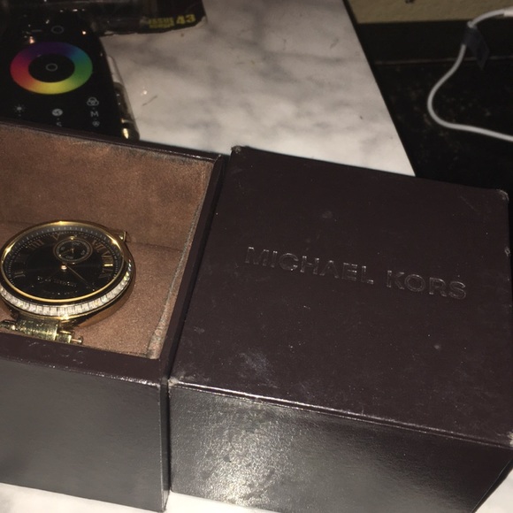 Watch - Picture 2 of 4